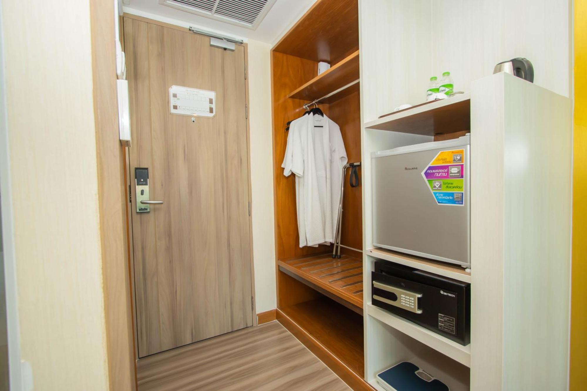 Sira Grande Hotel And Spa - SHA Extra Plus Patong Exterior foto