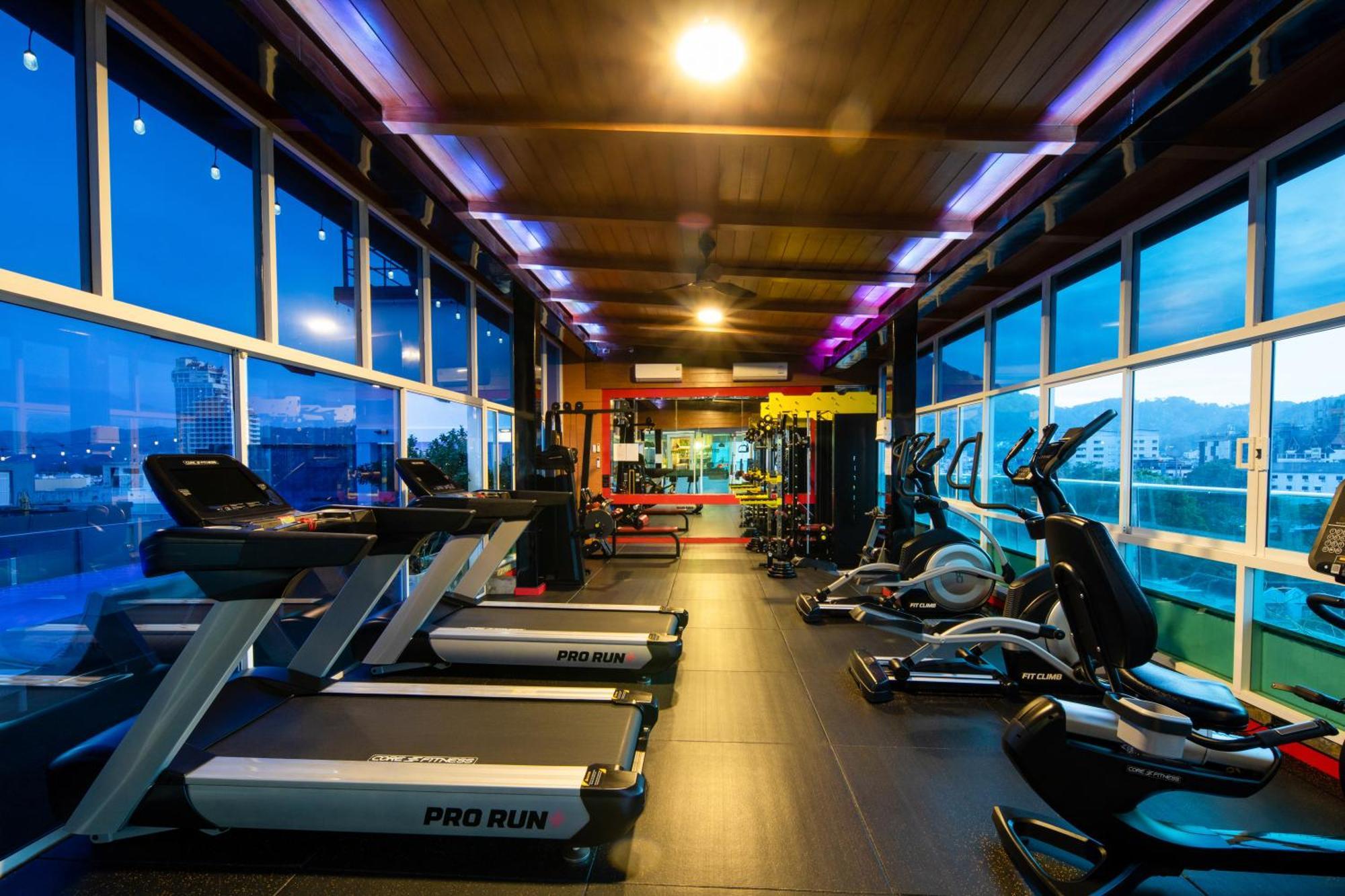 Sira Grande Hotel And Spa - SHA Extra Plus Patong Exterior foto